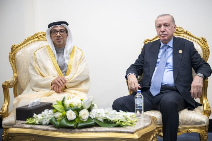 Sheikh Mansour bin Zayed Meets Separately with Turkish and Iraqi Leaders at Sharm El-Sheikh Peace Summit